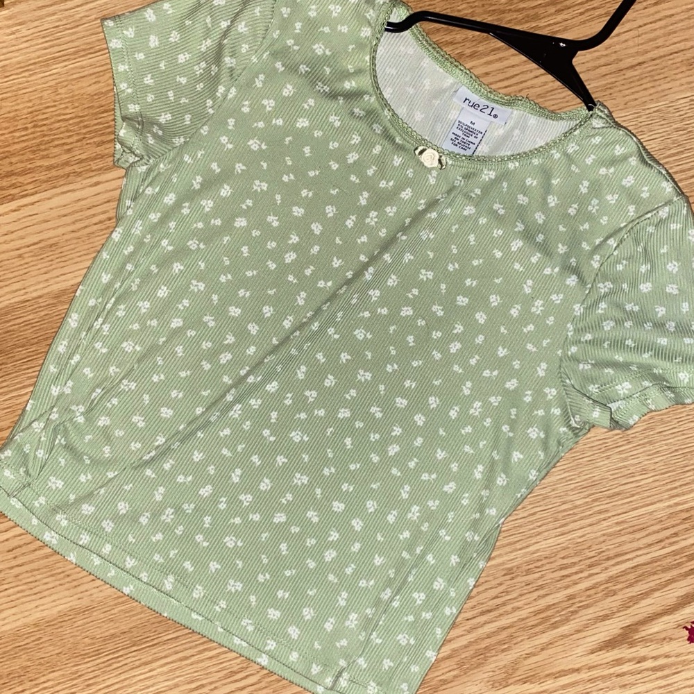 rue21 daisy flower top